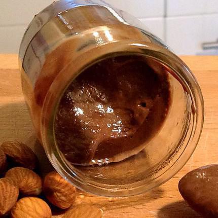 Petites crèmes au lait d&rsquo;amandes et chocolat sans&nbsp;yaourtière.